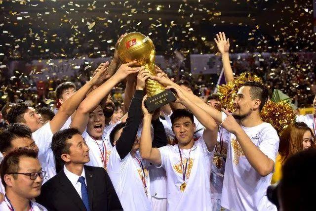中国足球小将意大利夺冠！点杀埃弗顿，12岁孩子替国足争了口气